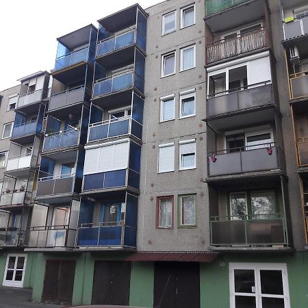 Studio 18 Apartman Kazincbarcika Eksteriør billede